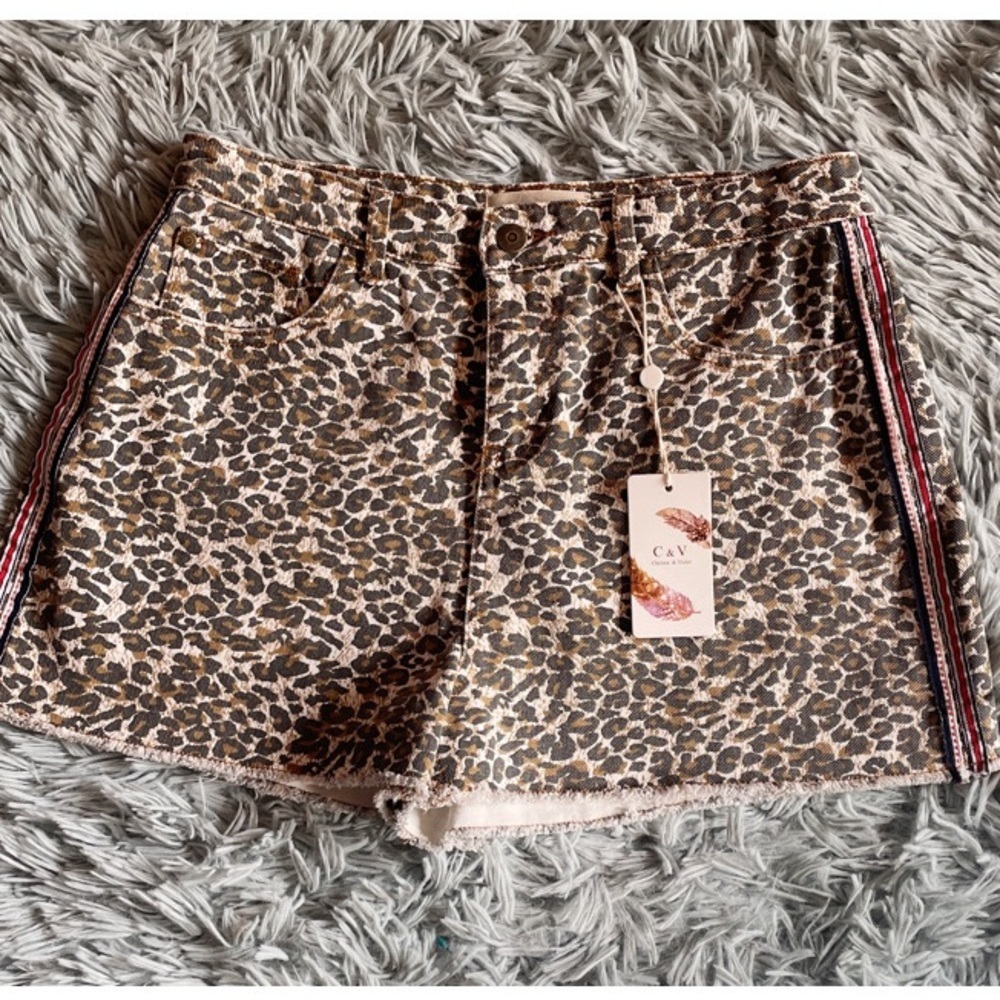 Leopard Print High Rise Shorts - Picture 5 of 8